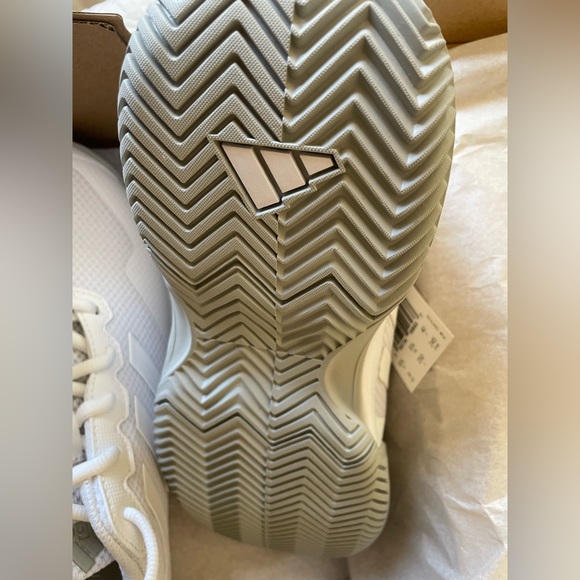 Adidas sneakers sz 8 - Picture 8 of 13